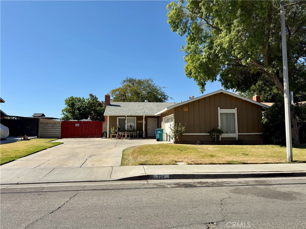 724 E Avenue J4 Property Photo 18