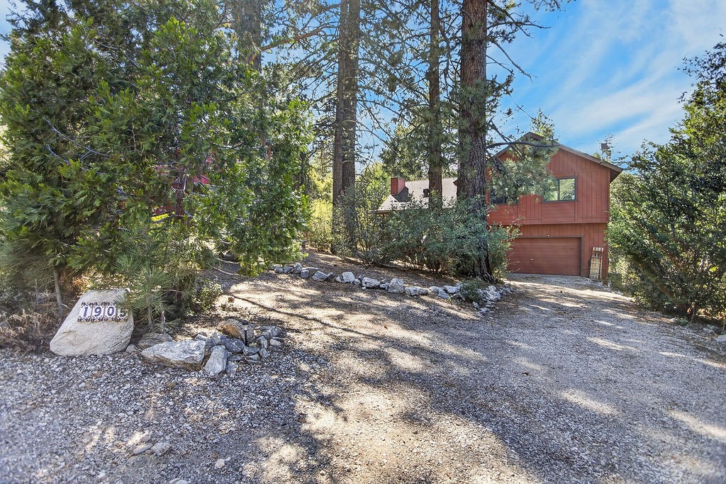 1905 Matterhorn Property Photo 4
