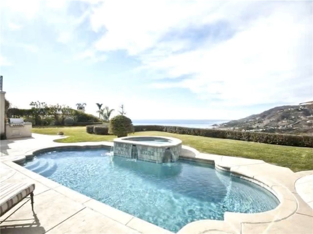 5606 Sea View Property Photo 2