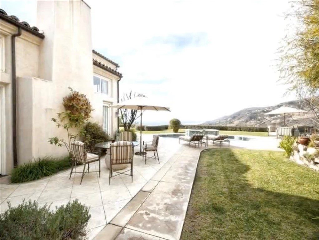 5606 Sea View Property Photo 3
