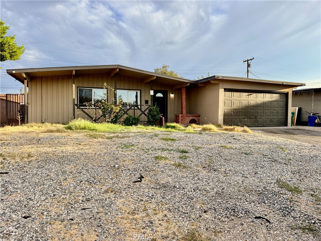 734 Woodgate Property Photo 1