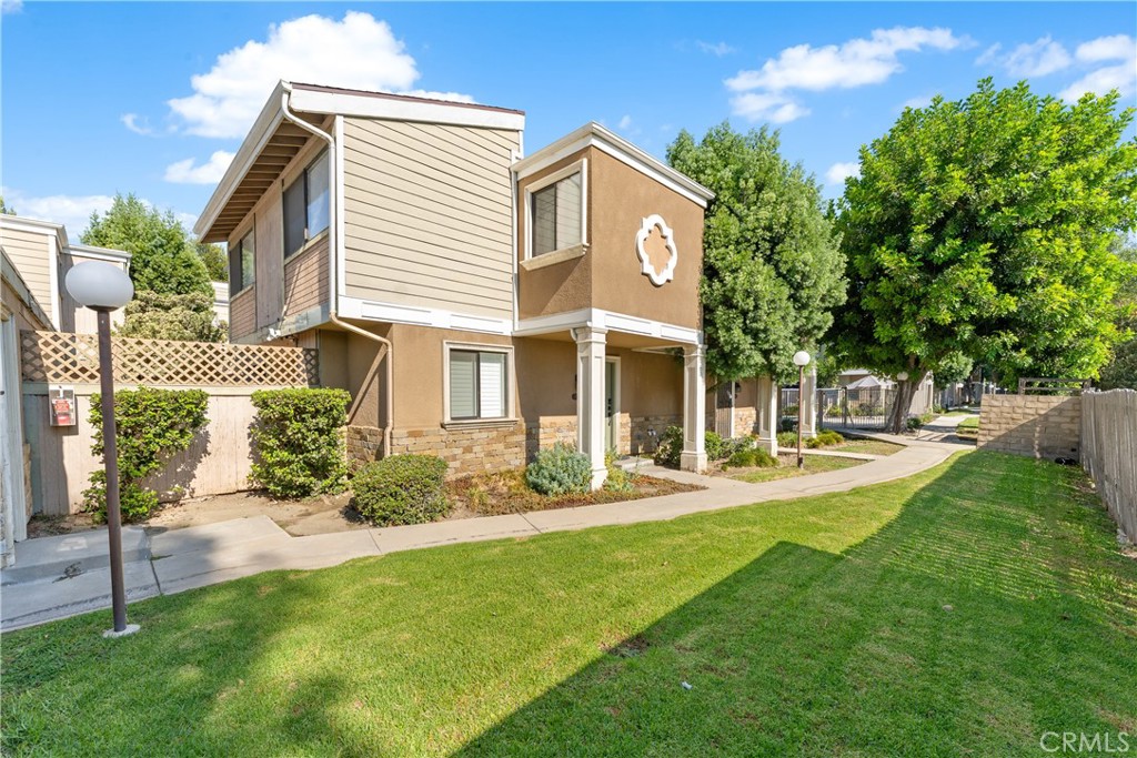 10730 Woodley Avenue 7 Property Photo 3