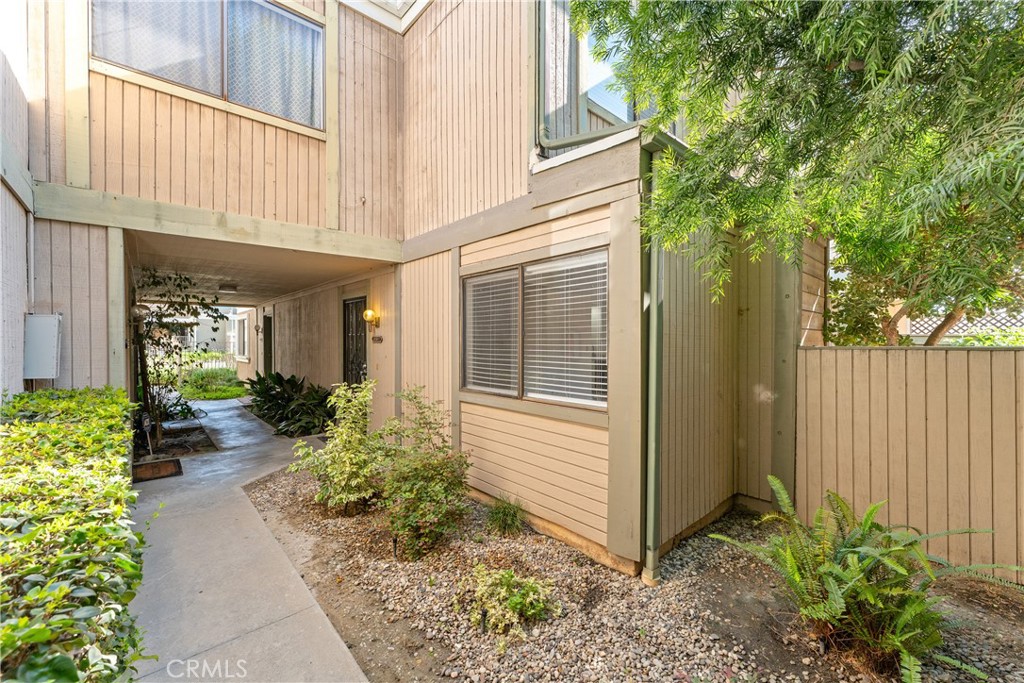 10730 Woodley Avenue 7 Property Photo 4