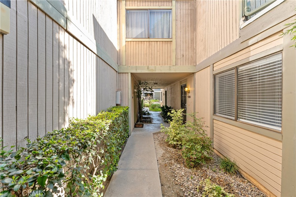 10730 Woodley Avenue 7 Property Photo 5