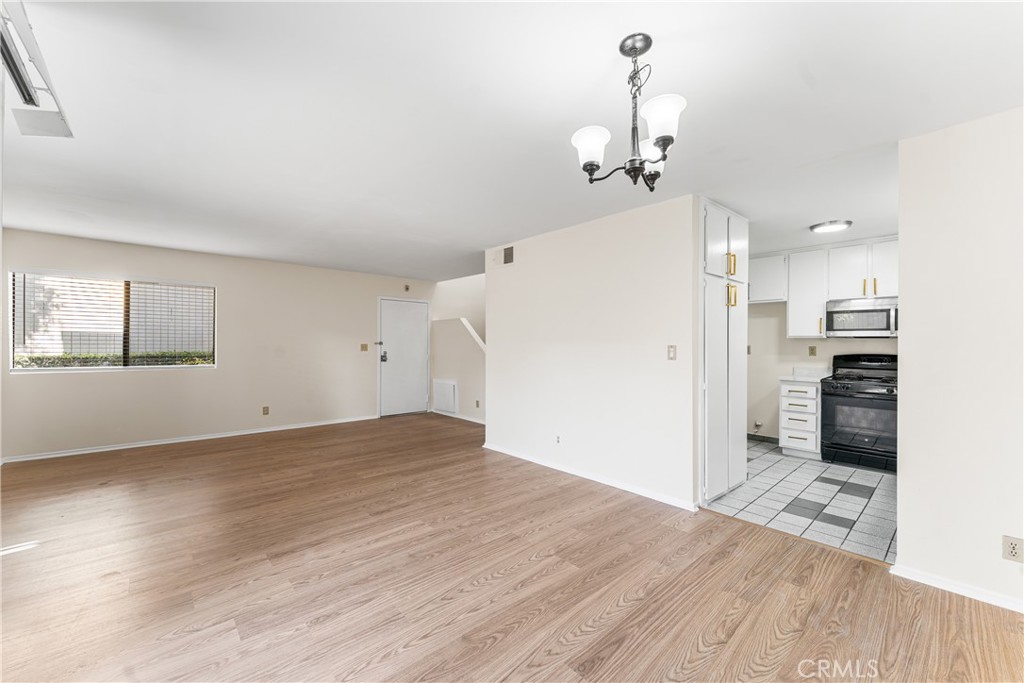 10730 Woodley Avenue 7 Property Photo 15