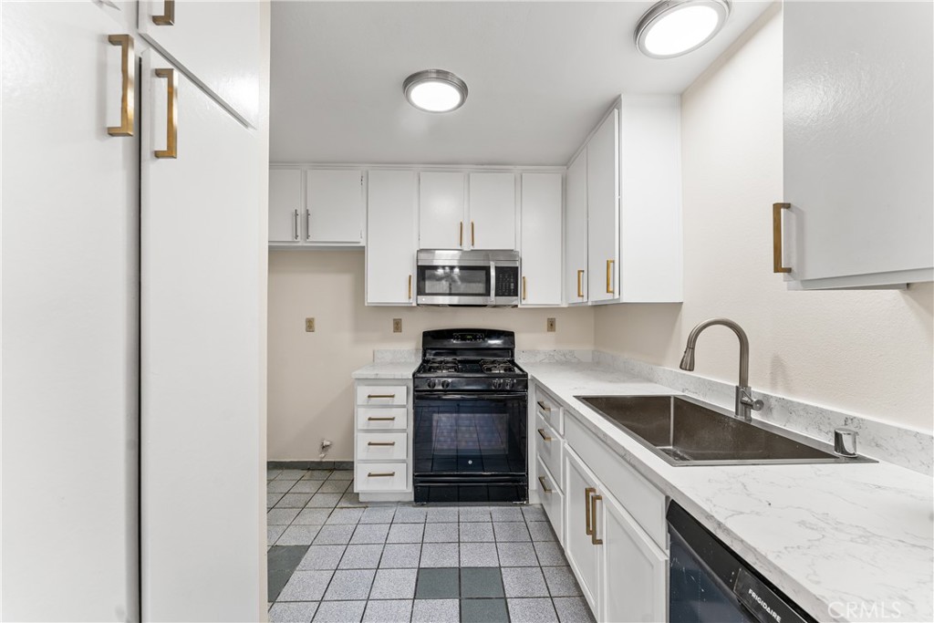 10730 Woodley Avenue 7 Property Photo 16