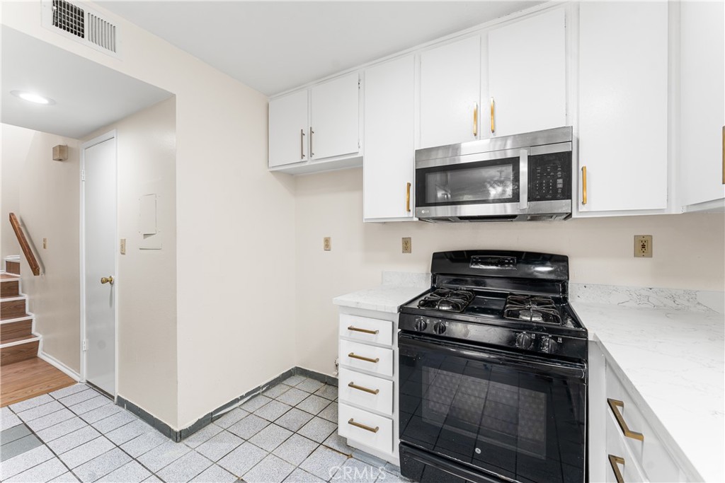 10730 Woodley Avenue 7 Property Photo 18