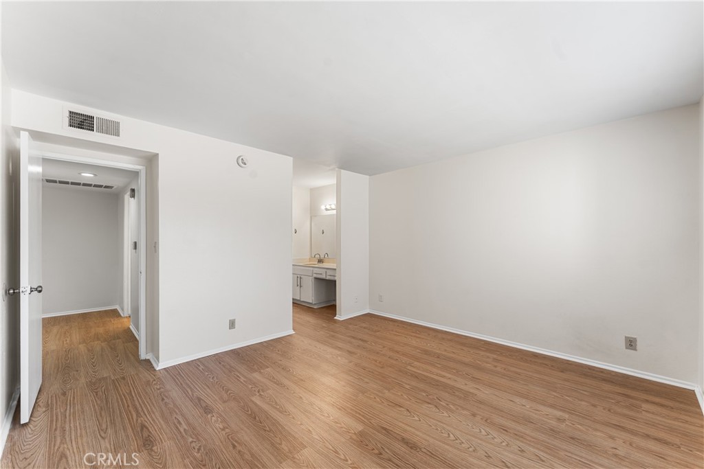 10730 Woodley Avenue 7 Property Photo 29