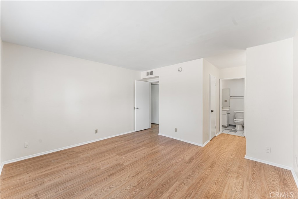 10730 Woodley Avenue 7 Property Photo 30