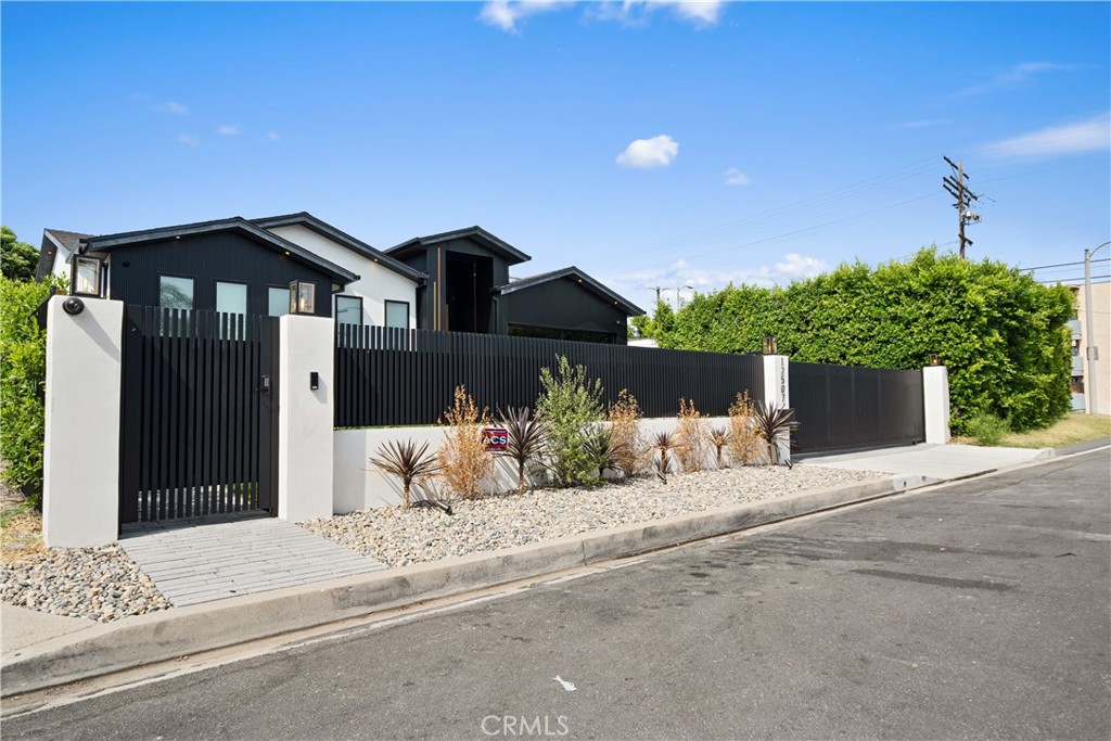 12507 Miranda Property Photo 2