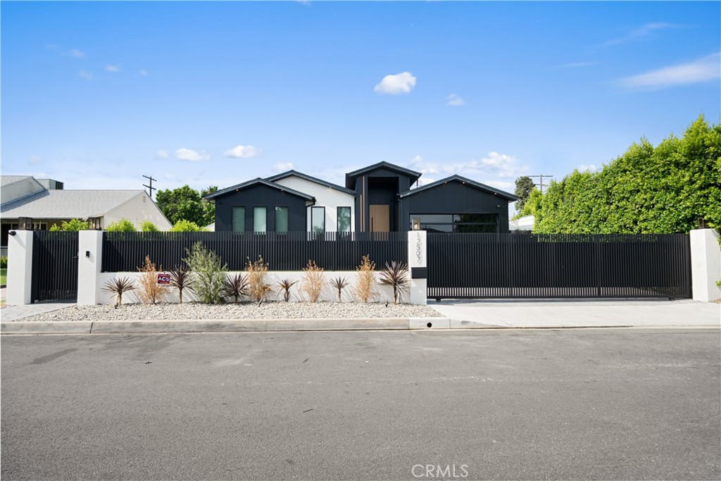 12507 Miranda Property Photo 3