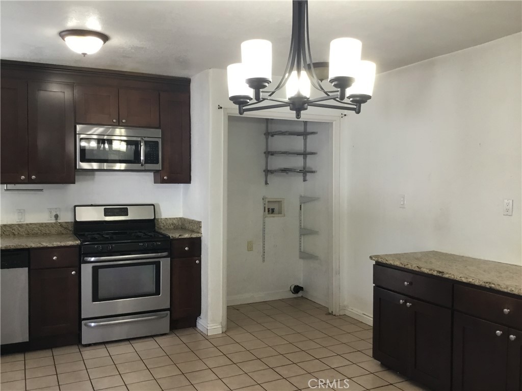 17214 Donmetz Property Photo 8