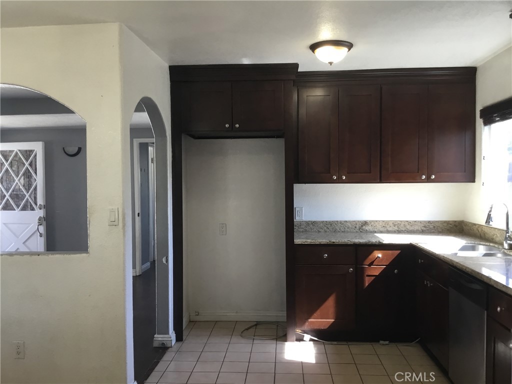 17214 Donmetz Property Photo 10