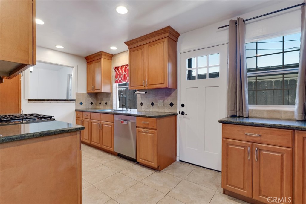 18027 Hatton Street Property Photo 16