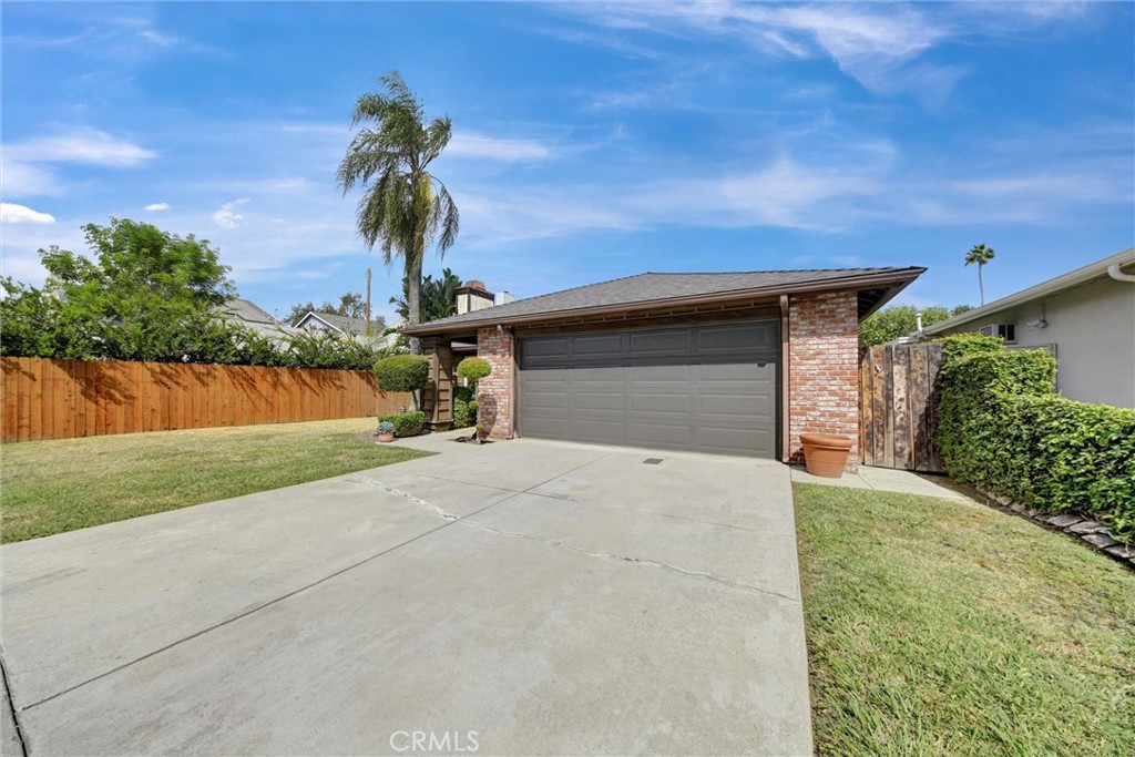6714 Rhea Property Photo 3