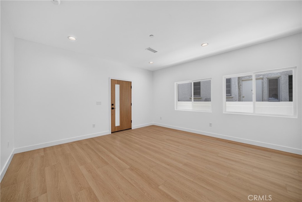 2939 10th Avenue Property Photo 3