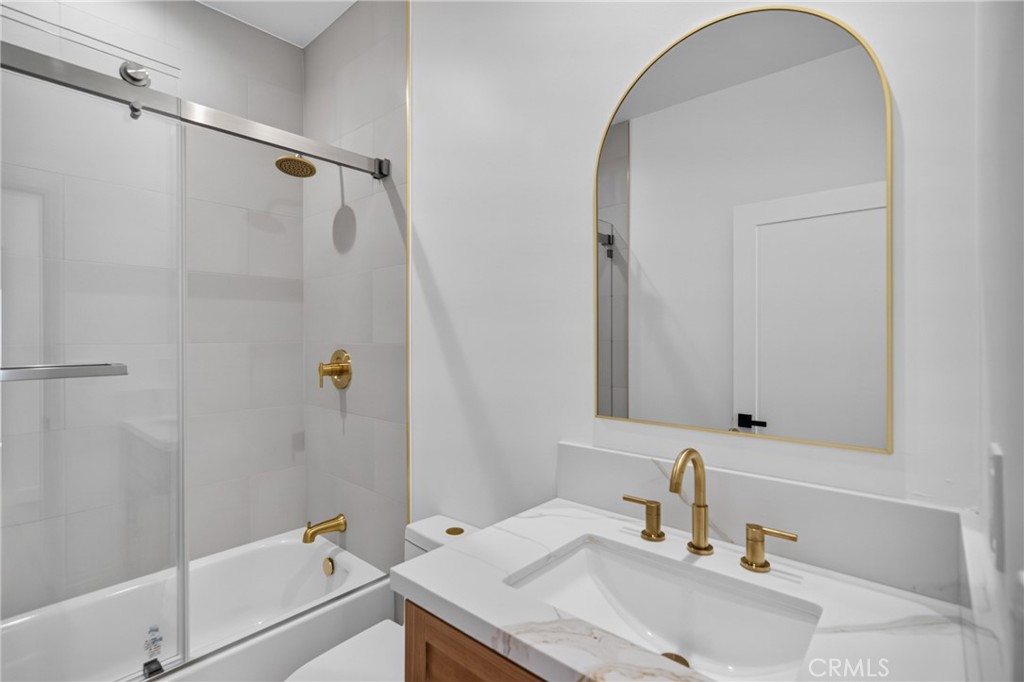 2939 10th Avenue Property Photo 9