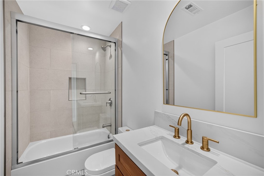 2939 1/2 10th Avenue Property Photo 5