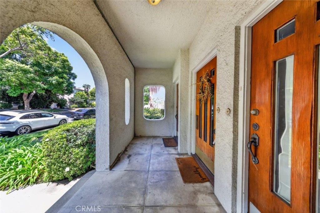 132 N La Peer Drive Property Photo 6