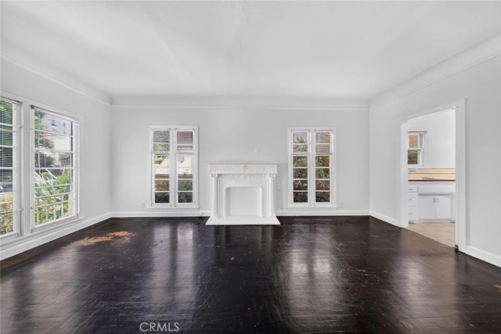 132 N La Peer Drive Property Photo 10