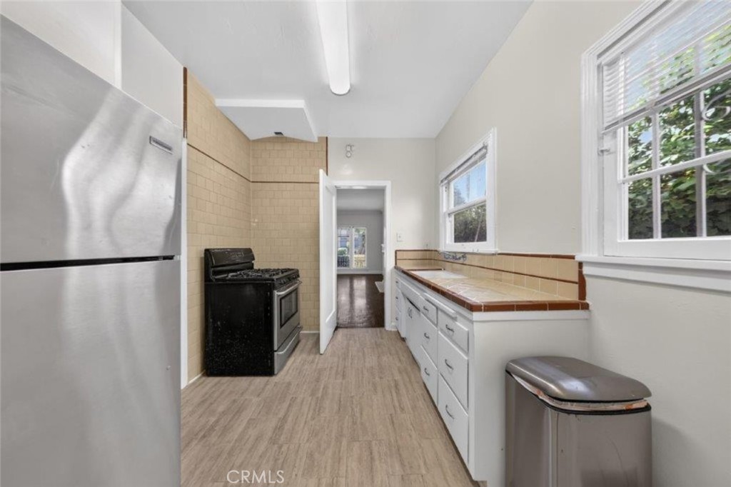 132 N La Peer Drive Property Photo 15
