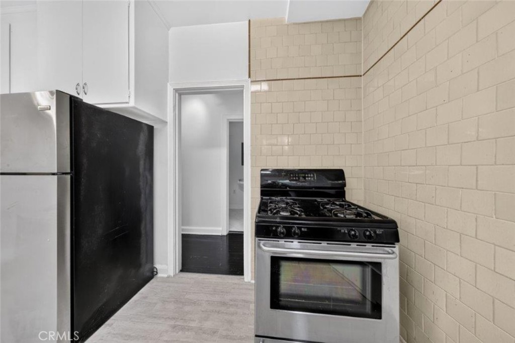 132 N La Peer Drive Property Photo 16