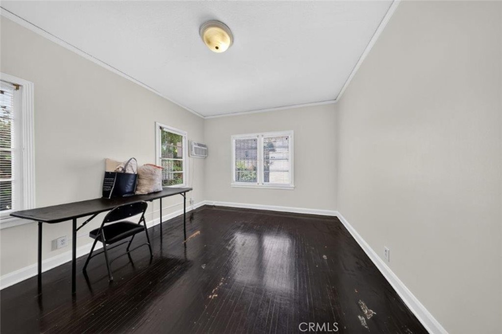 132 N La Peer Drive Property Photo 18