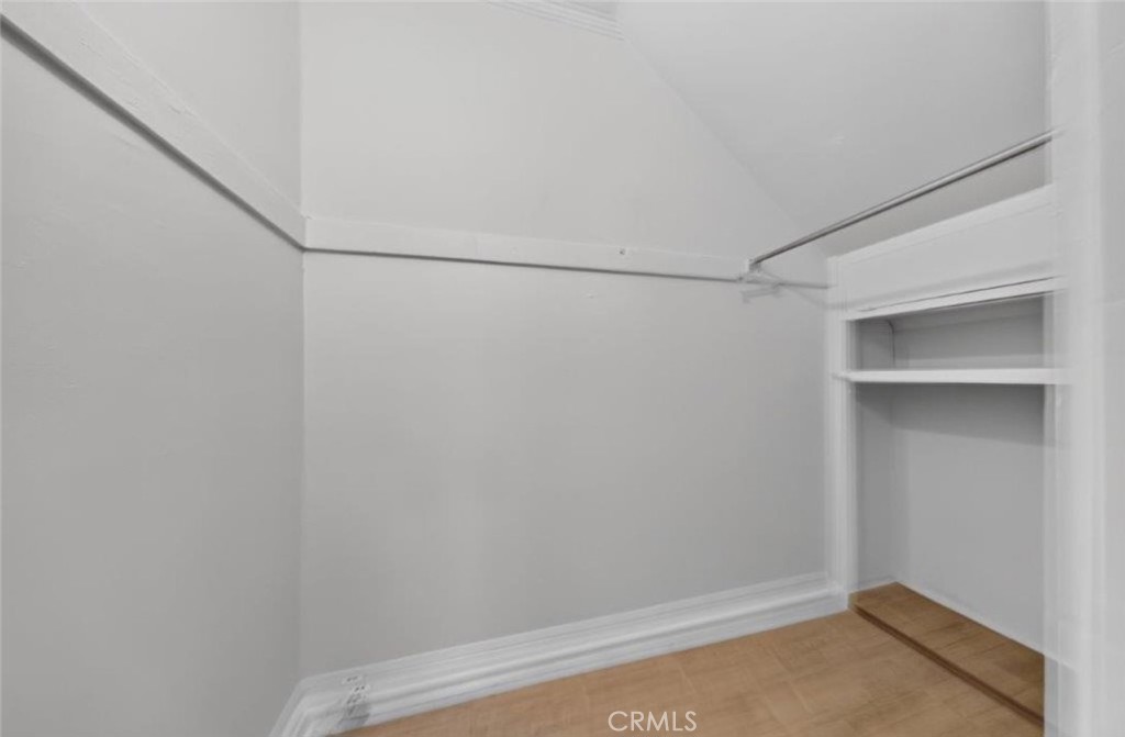 132 N La Peer Drive Property Photo 19