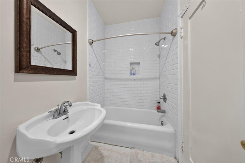 132 N La Peer Drive Property Photo 22