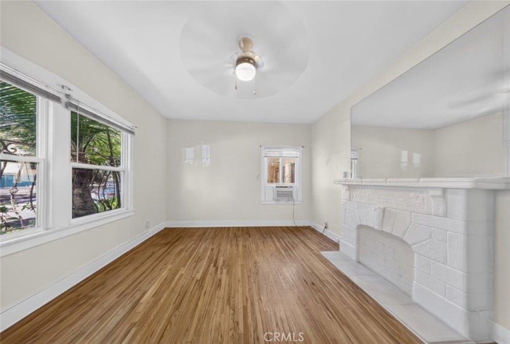 144 N La Peer Drive Property Photo 6