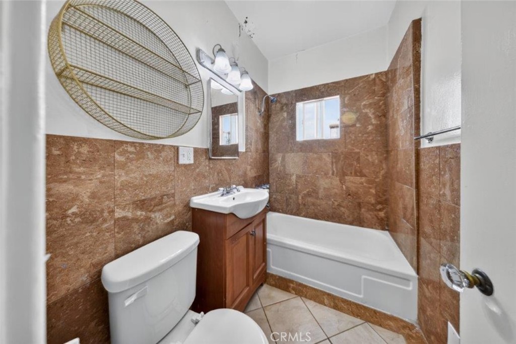 144 N La Peer Drive Property Photo 16
