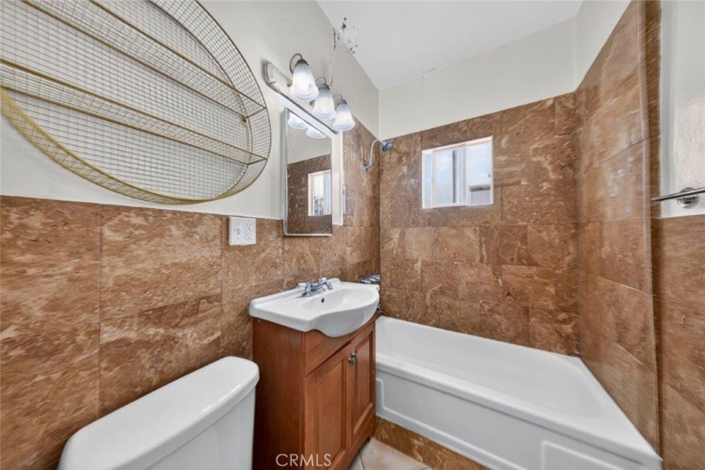 144 N La Peer Drive Property Photo 28
