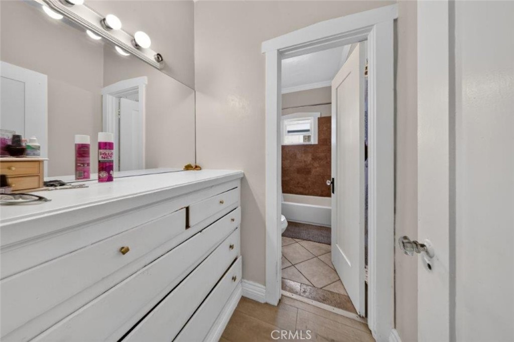 144 N La Peer Drive Property Photo 32