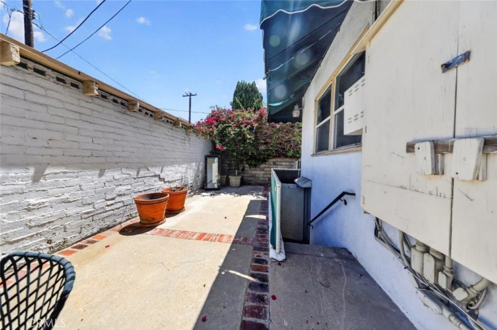144 N La Peer Drive Property Photo 34