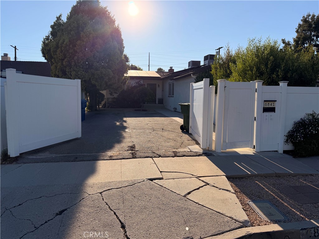 6841 Hanna Property Photo 1