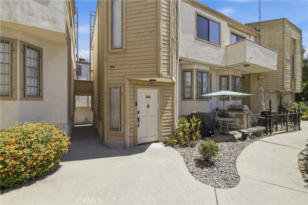14715 Saticoy 9 Property Photo 1