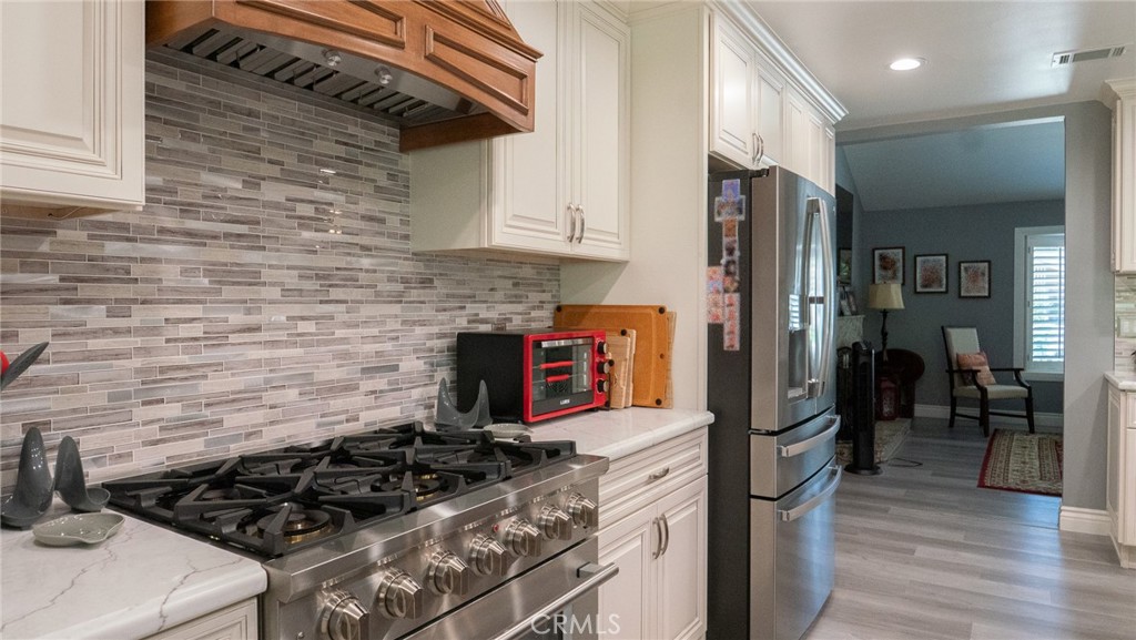 6050 E Malton Avenue Property Photo 9