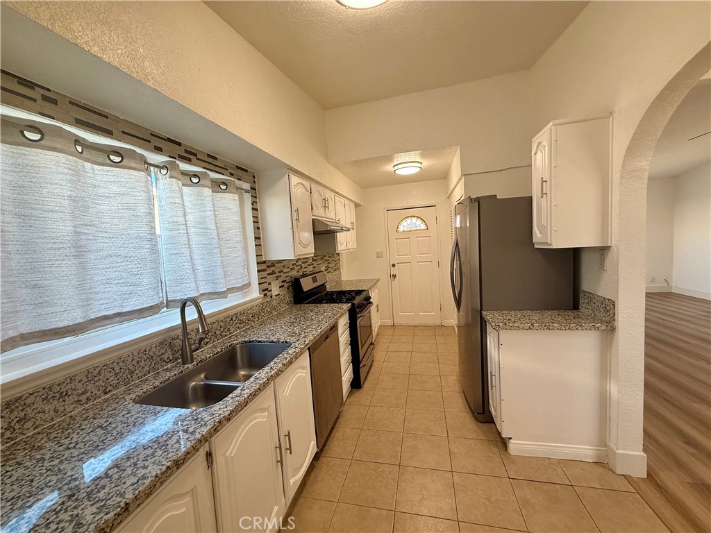 1016 W Avenue J14 Property Photo 2