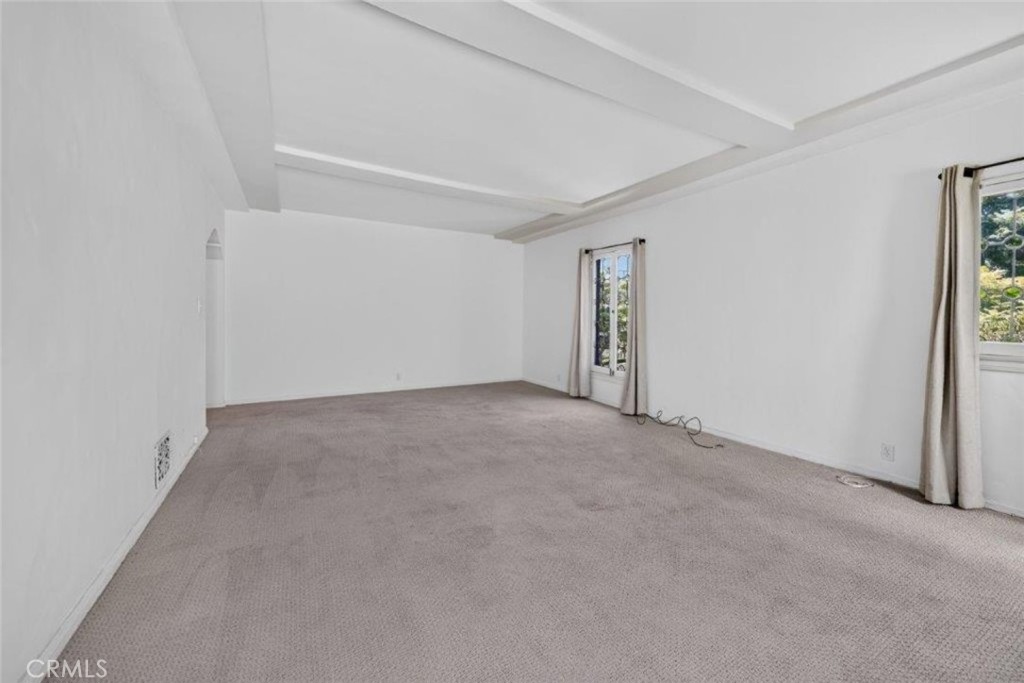 138 N La Peer Drive Property Photo 11