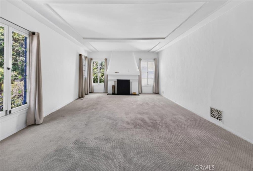 138 N La Peer Drive Property Photo 13