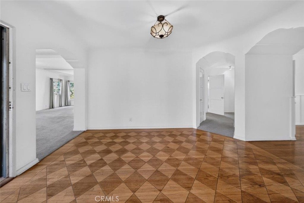 138 N La Peer Drive Property Photo 16