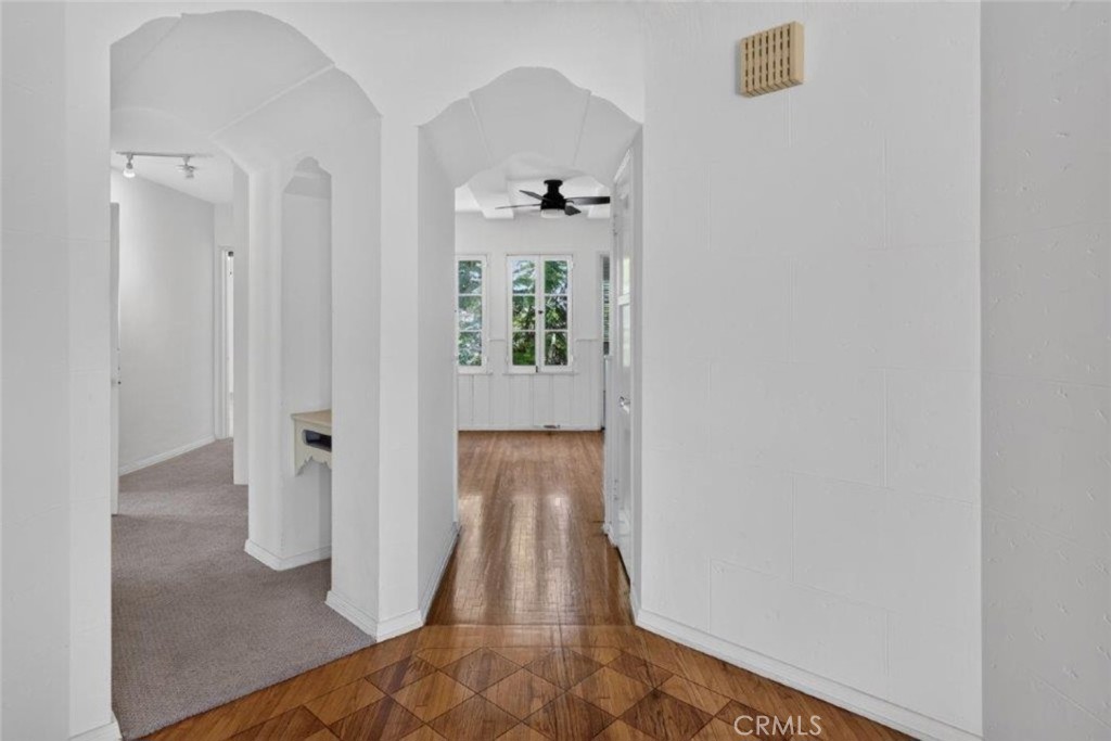 138 N La Peer Drive Property Photo 18