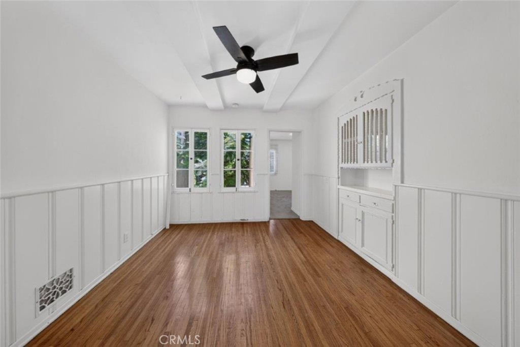 138 N La Peer Drive Property Photo 19