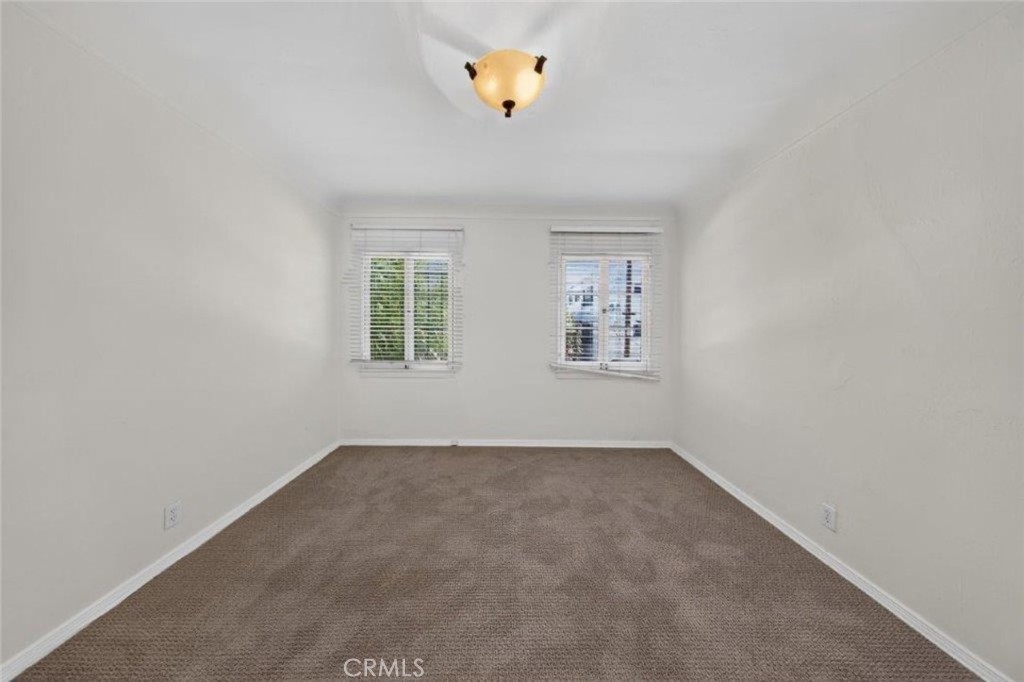 138 N La Peer Drive Property Photo 28