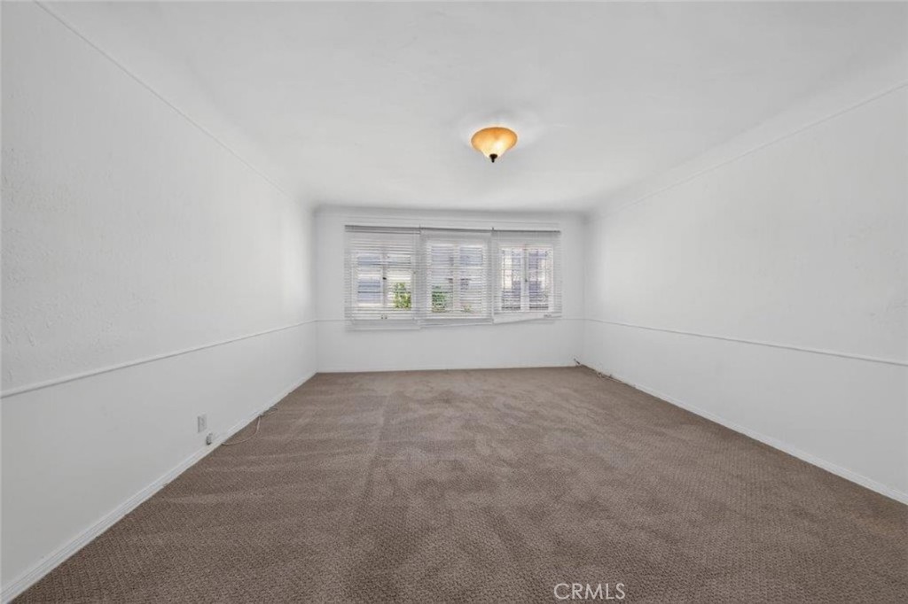 138 N La Peer Drive Property Photo 33