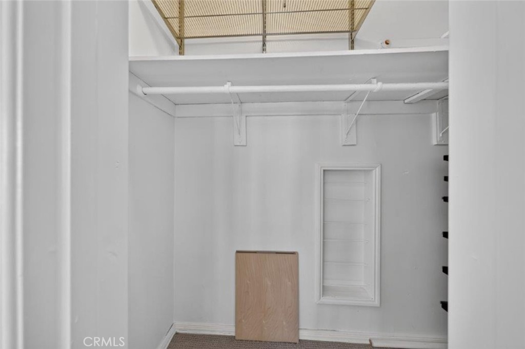 138 N La Peer Drive Property Photo 34