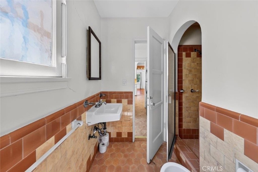 138 N La Peer Drive Property Photo 36