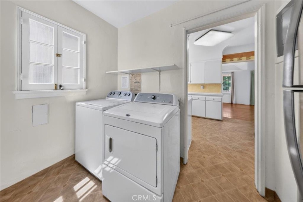 138 N La Peer Drive Property Photo 40