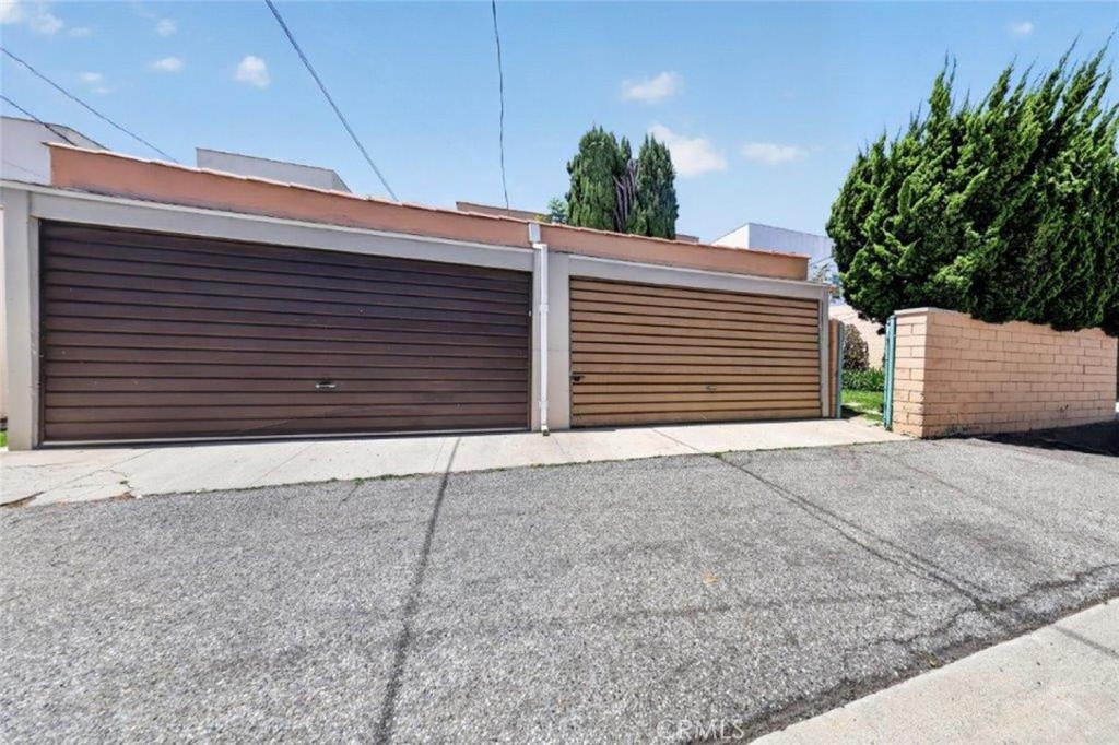 138 N La Peer Drive Property Photo 45