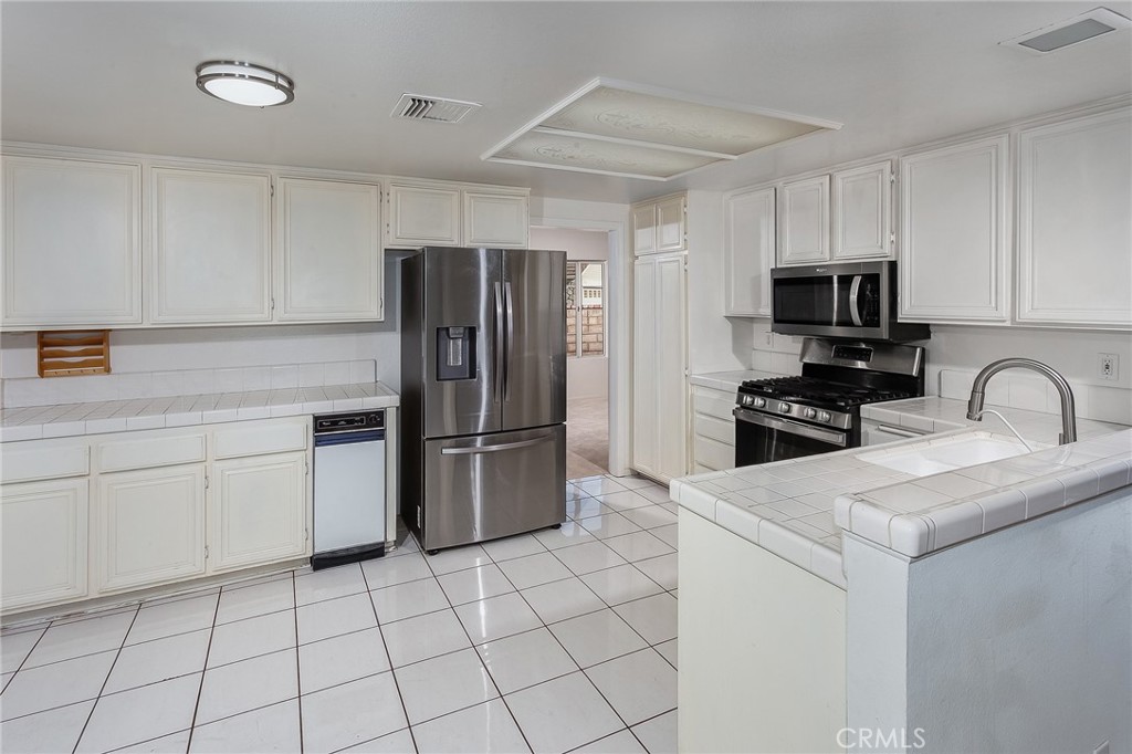 7221 Bouquet Drive Property Photo 7